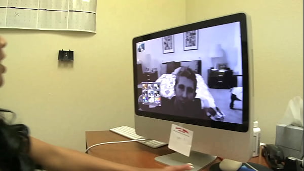 Amateur Gives Her Pussy A Nice Hard Finger Fucking