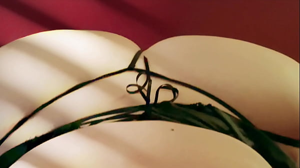 Si tu veux voir ce qui se passe plus bas... Tu sais ce qu'il te reste à faire