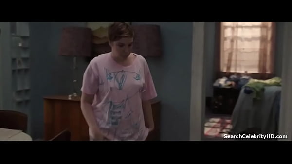 Lena Dunham bottomless in Girls