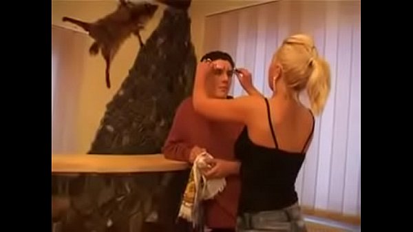 Szexi szőke magyar anya nagy farkú fiával szexel