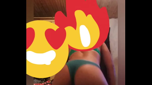 Novinha gostosa rebolando