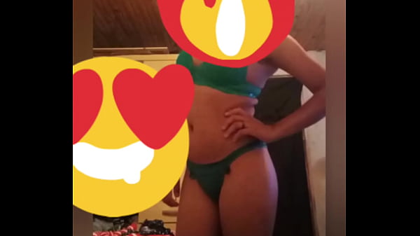 Novinha gostosa rebolando