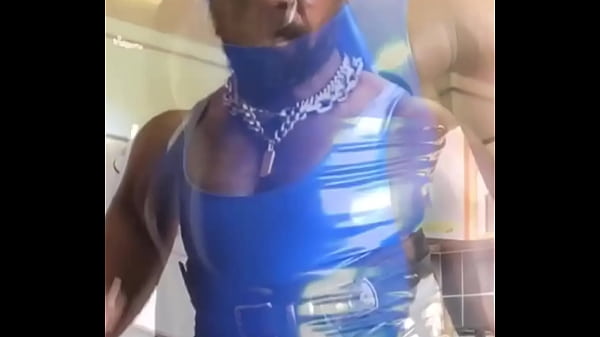 Recopilación de músculos negros fumando y jugando con los pezones, vestidos con cuero, látex y mezclilla.
                   black amateur solo fetish gloves gay leather daddy male dilf sexy clothes black guy united kingdom muscular guy muchos negros