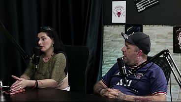 I wouldn't film with so many people, and the actor who likes crap... - Monica Lima (Moai TV)