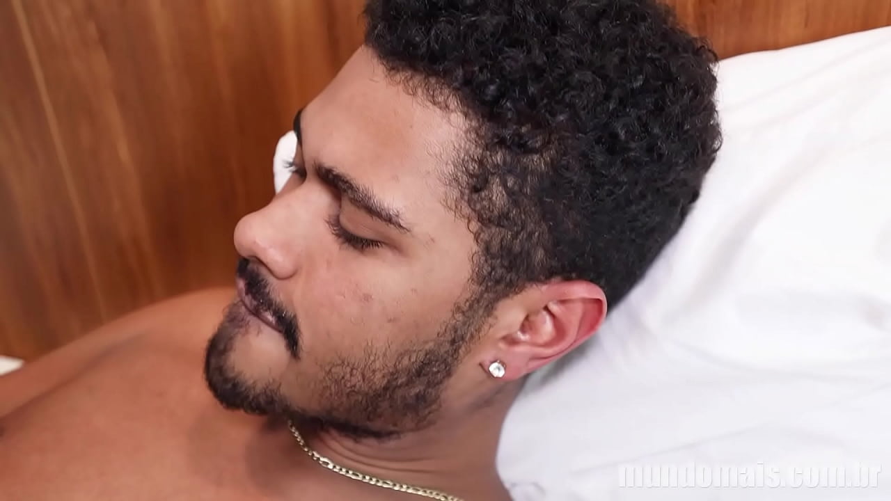 ¡Cometió un error al decir que solo se frotaría la cabeza y metió todo!
                    anal bareback brasileiro gay sex gay anal muchos negros