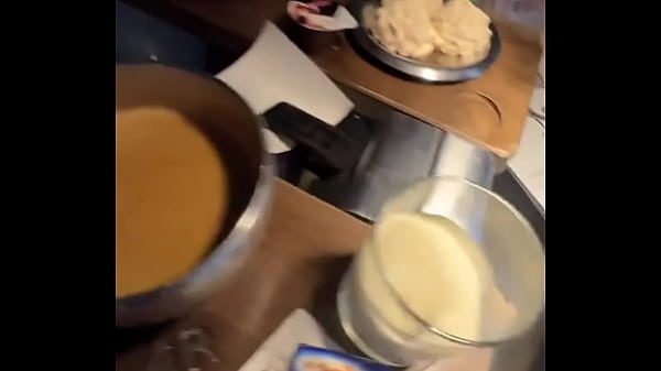 ギガバーでエイリアンコーヒーを飲んでいます?️今まで飲んだ中で最もワイルドなドリンクは何ですか?#エイリアン #コーヒー #OutO...