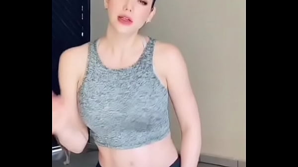 Rica mamacita súper sabrosa en putivestido