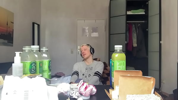 SISSY IS ALWAYS HUNGRY FOR RAW COCK