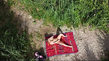 Daring! Great threesome at the lake! 65 sec