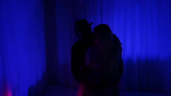 With lowlights, Sussy Love enjoy her sensual ce