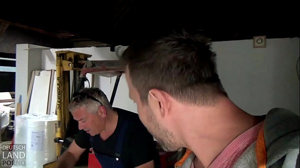 Download Video - Sunny Devil m&ouml;chte in der verarbeitenden Industrie anfangen - also fangen Titus znd Reinhard gleich an