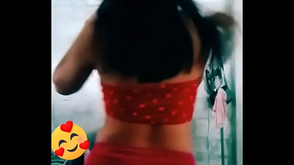 Karla moviendo el pedorro