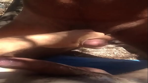 dois tugas casados a foder na praia