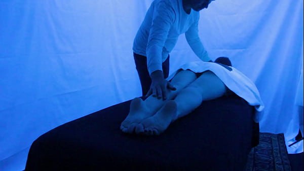 Gigi Breeze Blacklight Massage MAIN 1
