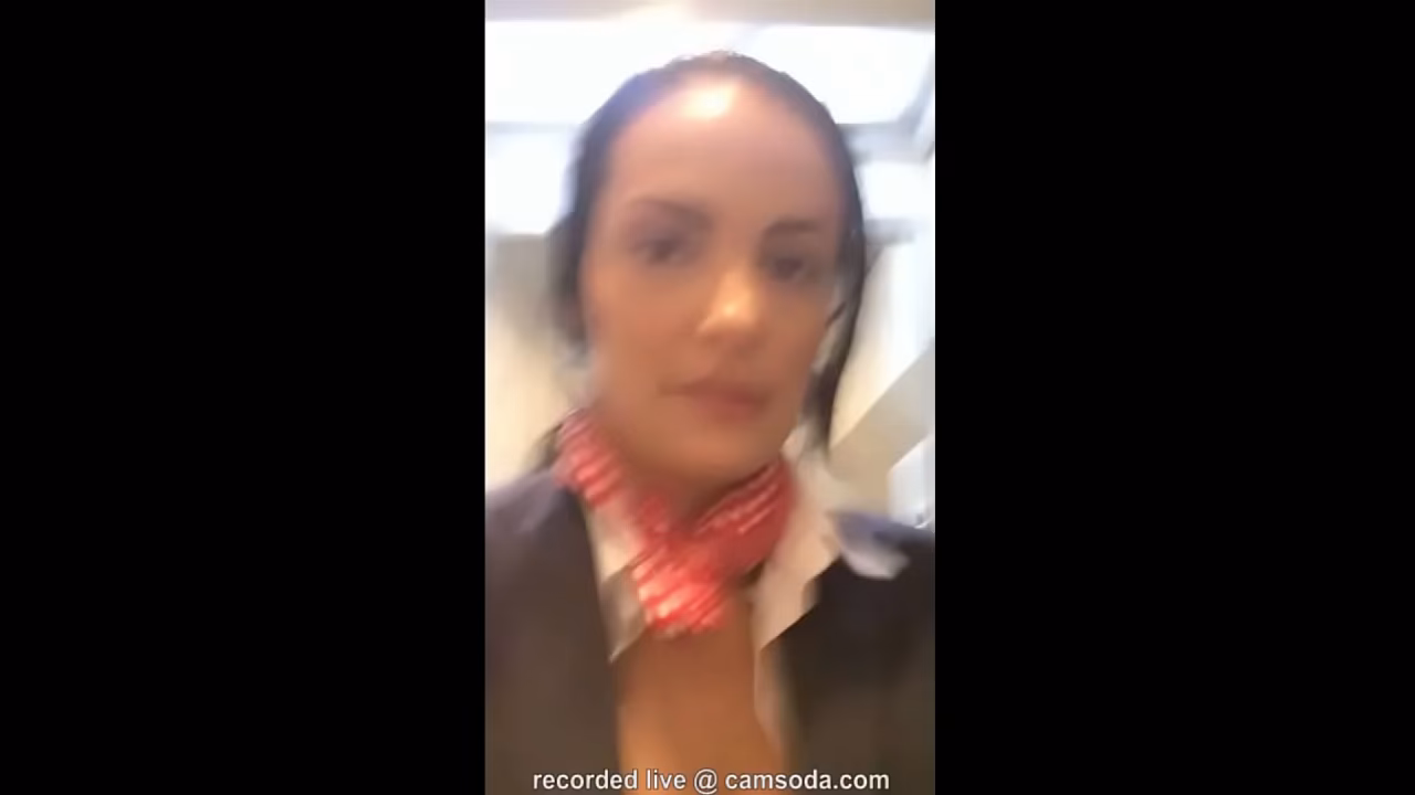 ¡El asistente de vuelo usa wifi en vuelo para cam en camsoda!
                   babe brunette bathroom public voyeur only women muchos negros