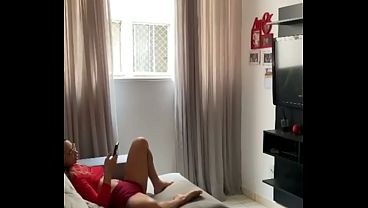 casada hotwife se exibindo para o vizinho na janela do predio uma deliciosa aventura