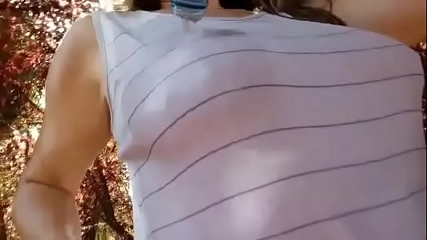Download Video - Rosafuxxxia refreshing her pussy in public park