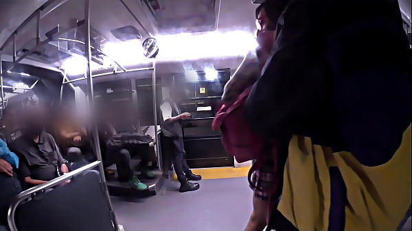 Download Video - Comenzo con un ARRIMON en el Metrobus y me follo en la calle