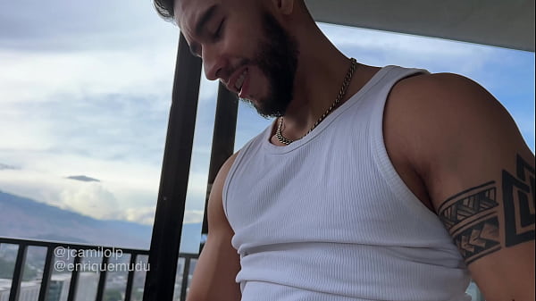 Topping the hunk top - enriquemudu & jcamilolp