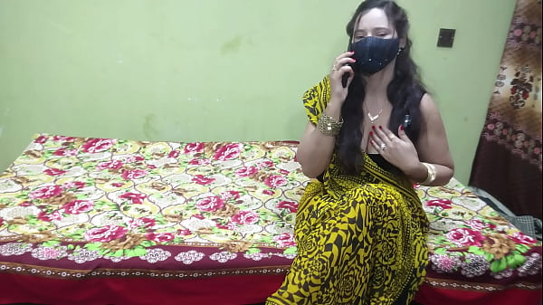 Download Video - Pakistani Hot Aunty ny Bulaya apny Yar ko aur Lund apni Gand mai Dal Liya Hindi Audio