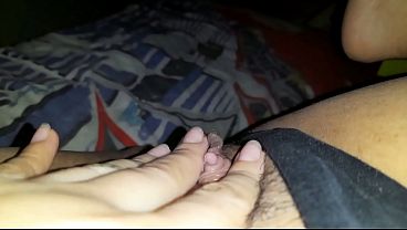 Mi panocha está que arde ayúdame a sacarme mi leche