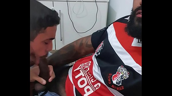 Download Video - Novinho foi jogar e acabou levando piroca do negao