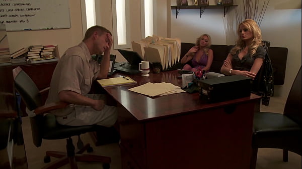 Chloe Conrad and Paige Ashley know how to have a three way