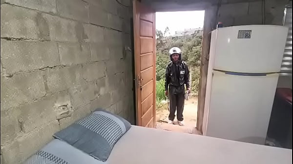 Download Video - O Entregador                                                                                                 RECEBE O ENTREGADOR DO MERCADO LIVRE SO DE TOALHA O PUTO FICOU CHEIO DE TEZ&Atilde;O QUANDO EU TIREI A TOALHA E ELE VIU O MEU CASSETE PRETO