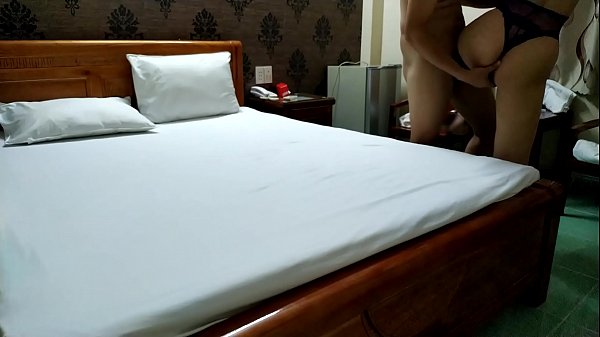 Download Video - Thằng Bạn Th&acirc;n Bảo &Dstrok;i Họp Lớp Hai &Dstrok;ứa Trong Kh&aacute;ch Sạn V&agrave; D&acirc;m Em