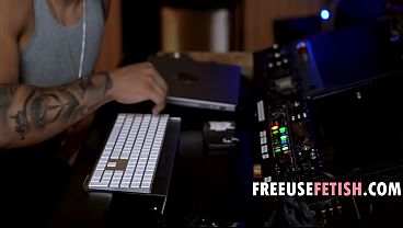 Studio Owner Controls Time To Free Use Singer's Pussy