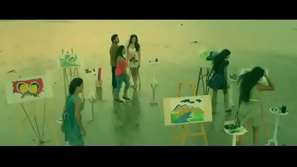 Download Video - Tu Mileya Punjabi Song  in gold bikini
