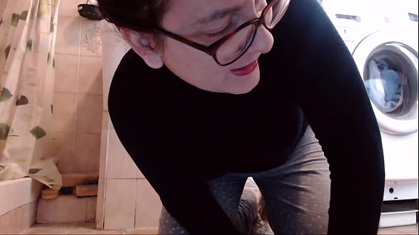 Hairy ass to be shaved carefully