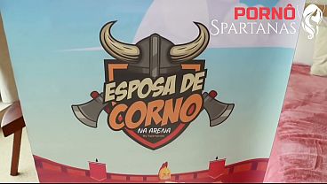 Esposa &eacute; Arrega&ccedil;ada e da o Cuzinho na Frente do Corno na Arena Spartanas