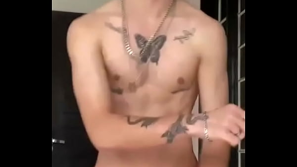 Young pirocudo dancing showing the suitcase