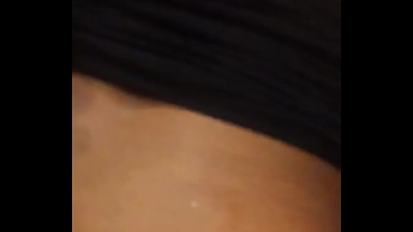 Im feeling the pussy