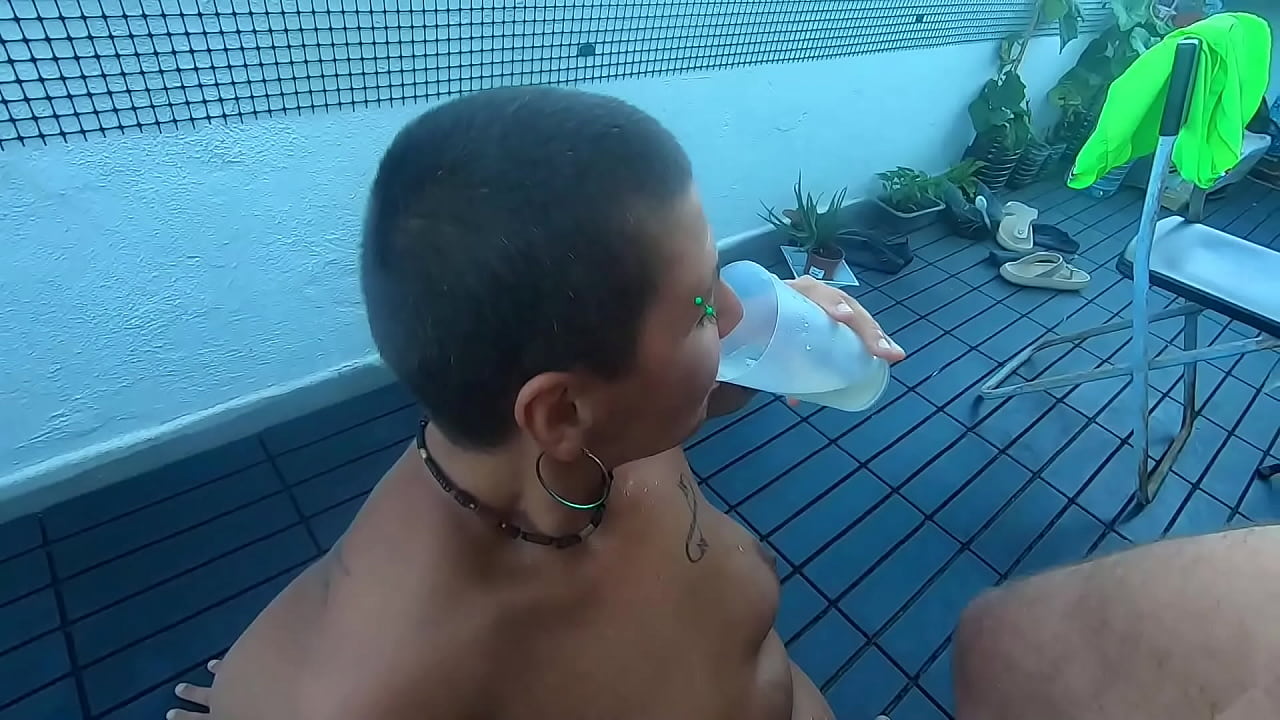 Orinando en la boca y tragar
                    outdoor homemade girlfriend pissing pee piss amateurs peeing piss drinking short hair bald girl swallow piss piss glass piss drink muchos negros
