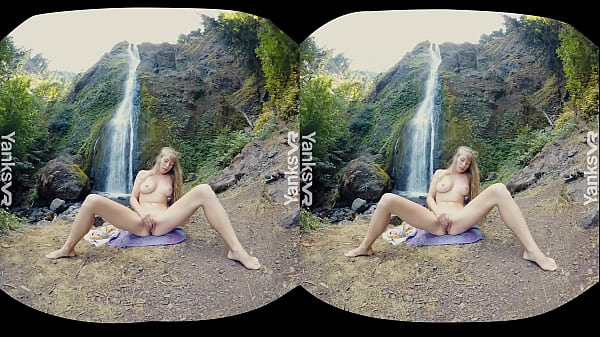 Yanks Amateur Beauty Verronica Masturbating In VR