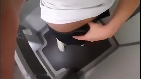 My friend teaches me how she masturbates in silence
