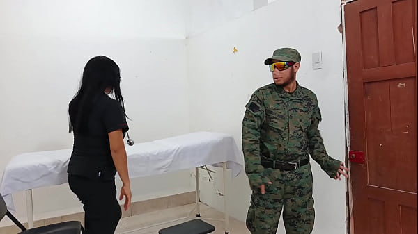 acciones pervertidas de una doctora latina en un hospital militar! ella folla de manera descarada en plena consulta medica. ella es una puta medica.