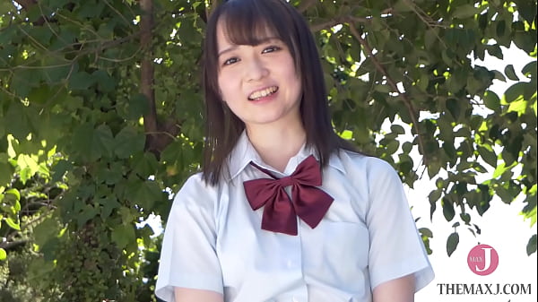 Transcendental beautiful girl JK takes off her uniform in the classroom and wants to reach out to the screen [PPMN-088]