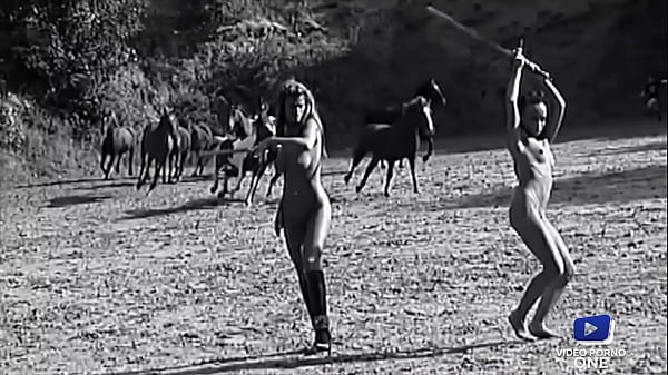 Download Video - Olivia&comma; Lisa&comma; Katsuni et Alexandra&comma; en bonnes amazones baisent en ext&eacute;rieur