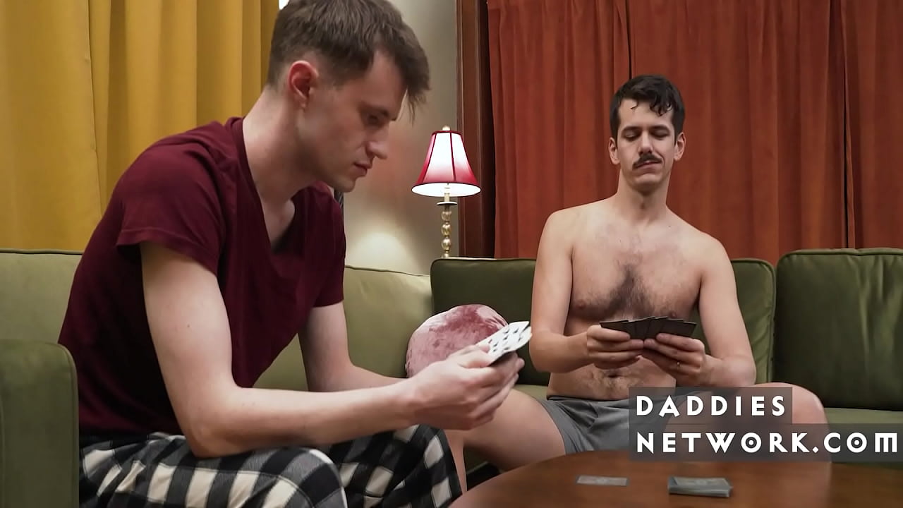 Stepuncle juega a las cartas y las pollas con twink
                    hot blowjob gay family twink bareback homo taboo dilf gay sex gay porn family taboo fucked up family maxx lear muchos negros