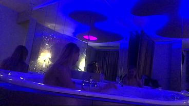 Bathtub Pussy Eating Live Show In The Longue
