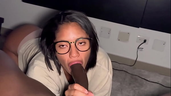 Cute secretary sucks her boss's BBC -amateur couple- nysdel