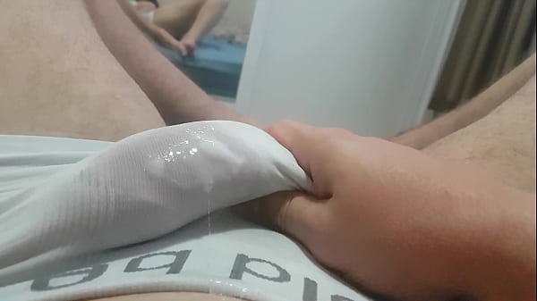 Download Video - Pitoquinho gozando por baixo da cueca