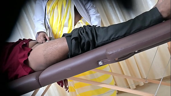 Desi DOCTOR SAHIYA giving handjob for patient
