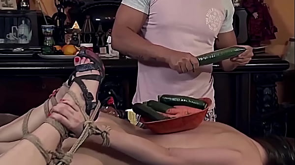 forcefuly botle in girl pussy