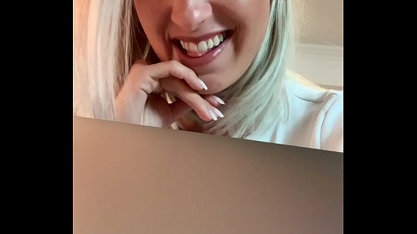 Download Video - Ich finger meine Muschi nach der Arbeit im B&uuml;ro zum Orgasmus &colon;-P