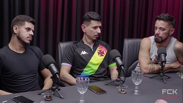 Download Video - Foda a tr&ecirc;s ao vivo no podcast - o Dotado&comma; o leiteiro e o leitado no FCKcast &num;6