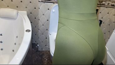 Collection of unshaven and shaved pussy pissing!